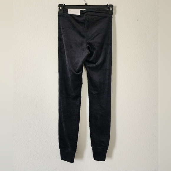 NWT - American Eagle Outfitters Black Velour Pants - Size Small Short - Picture 2 of 6